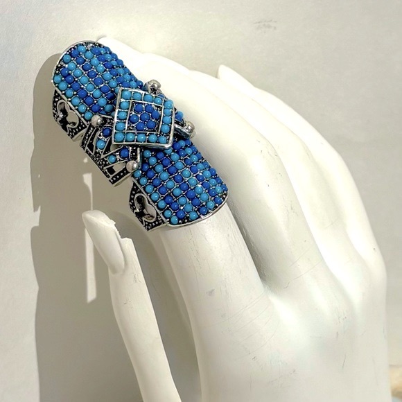 Knight’s Vow Gauntlet Ring - Picture 2 of 7